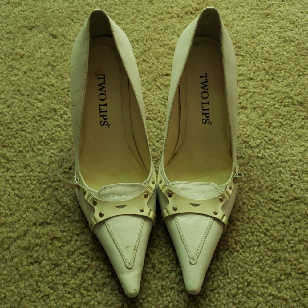 Two Lips White 7M Heels
